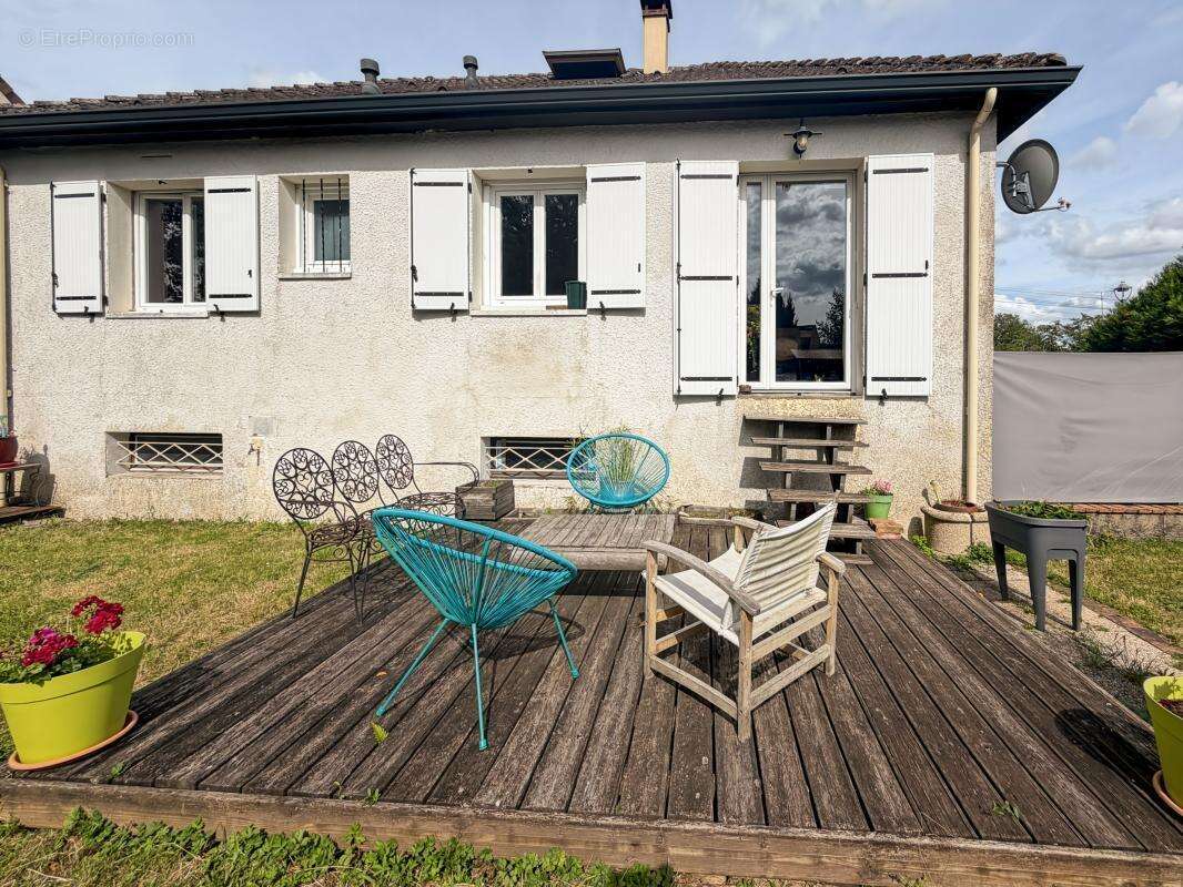 Maison 5 pièces familiale en centre-ville avec sous-sol total et beau jard - photo 11