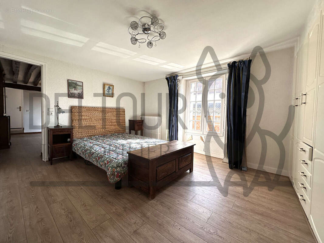 Maison à VILLENEUVE-LE-COMTE