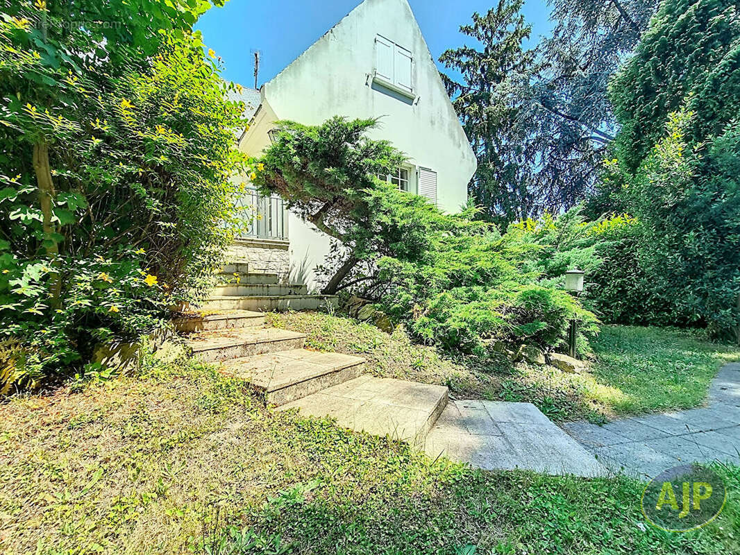 Maison à BOUGUENAIS