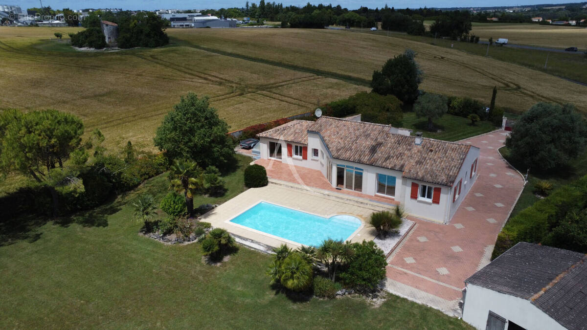 Maison à SAINTES