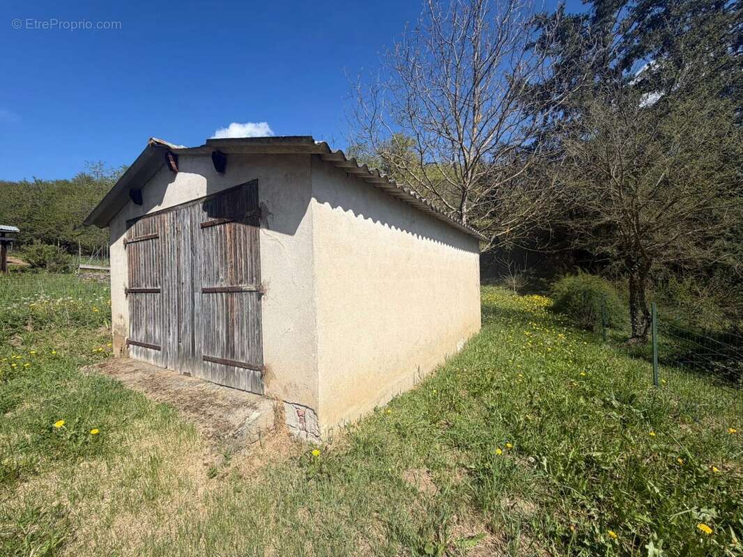 Parking à AUZAT-LA-COMBELLE