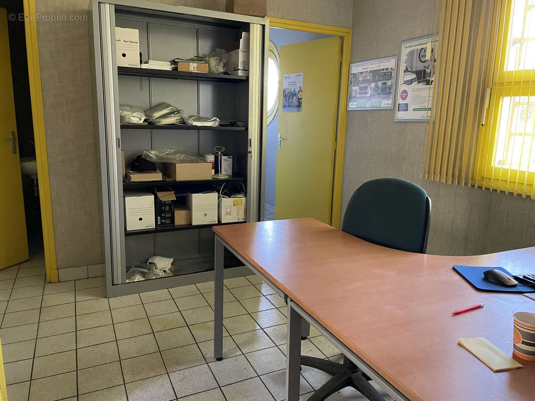 Commerce à CREUZIER-LE-VIEUX