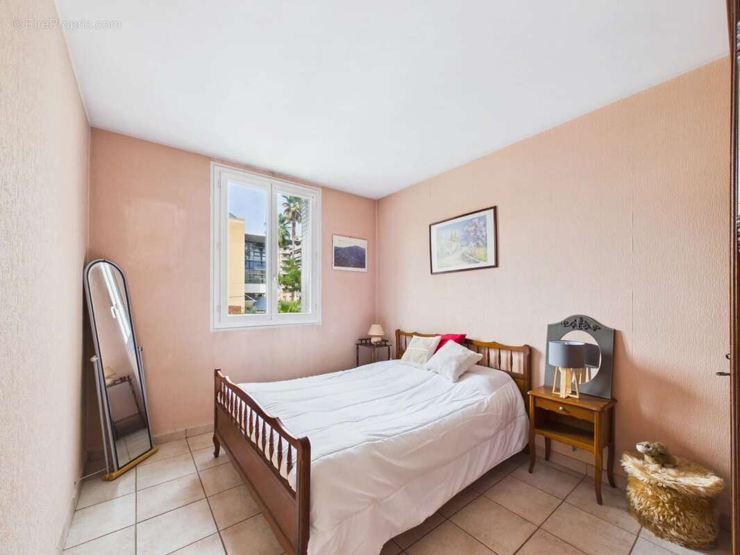 Appartement 3/4 pièces balcon, cave et parking collectif – Nice Rue Désirée Clary - photo 8