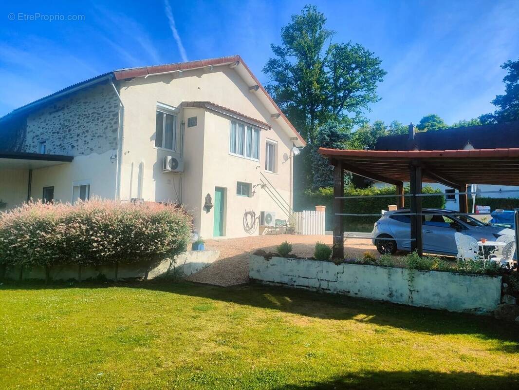 Maison à ORADOUR-SUR-VAYRES