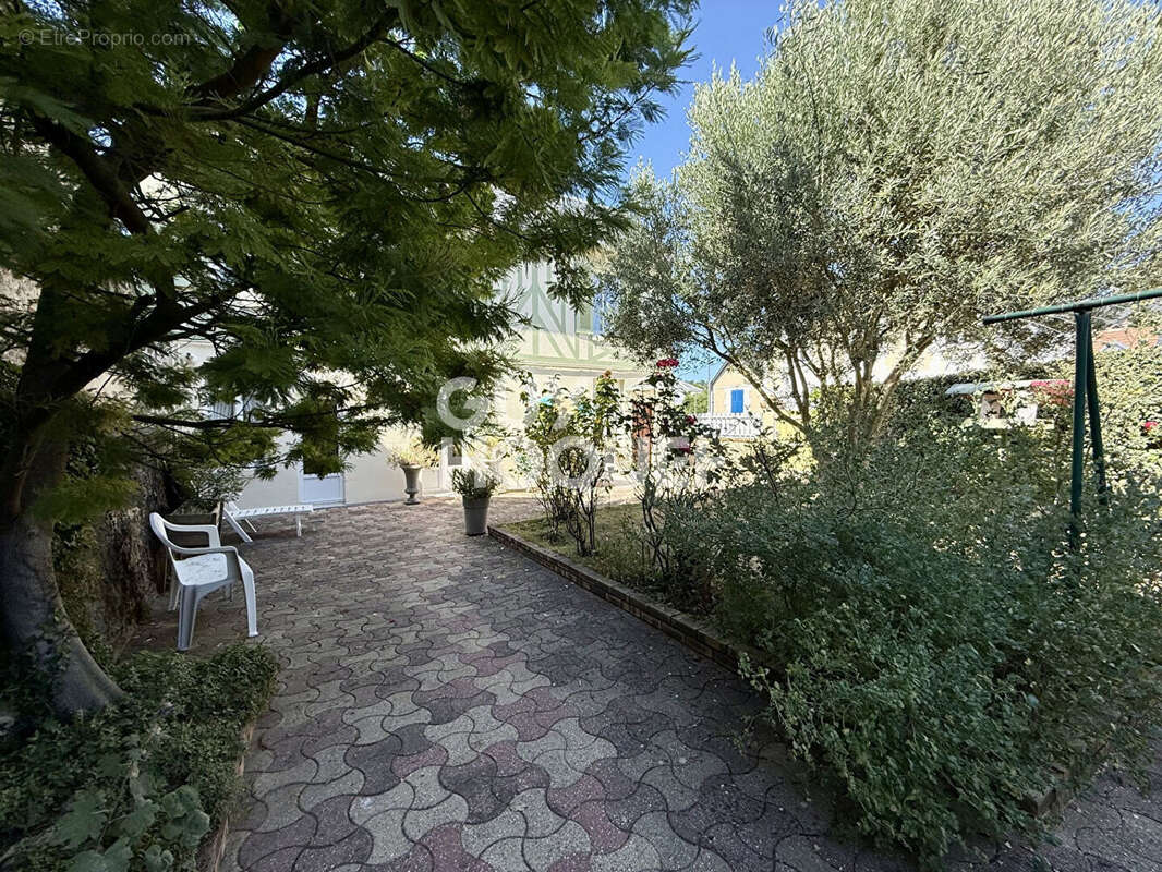 Maison avec tres beau jardin terrasse et dependance- trouville sur mer - photo 2