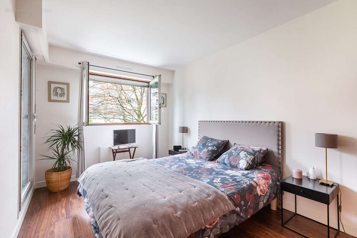 Appartement à COURBEVOIE