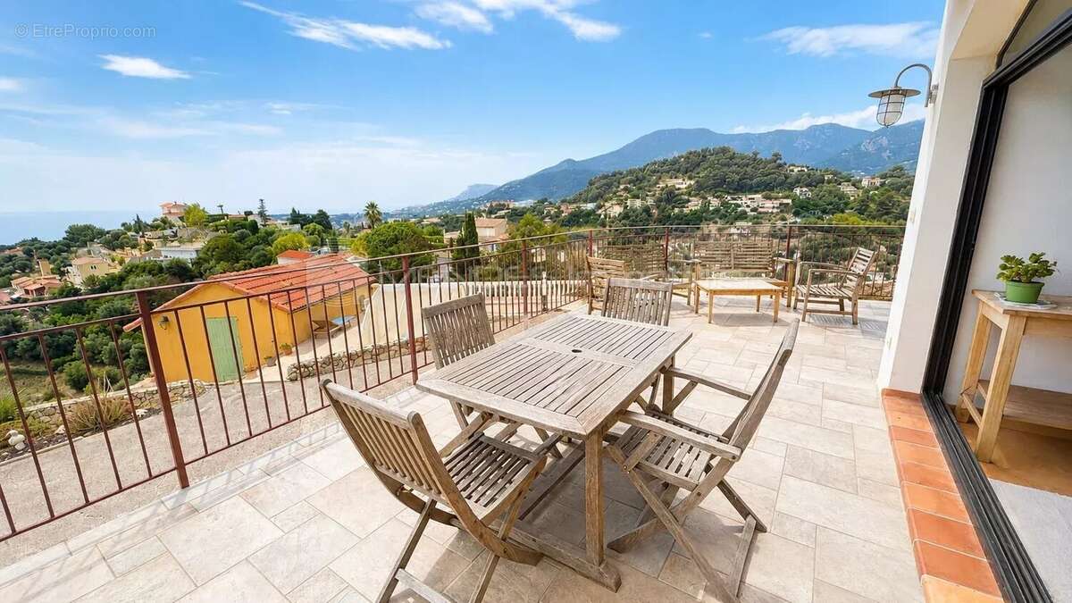 Vue spectaculaire villa avec piscine a menton - photo 7