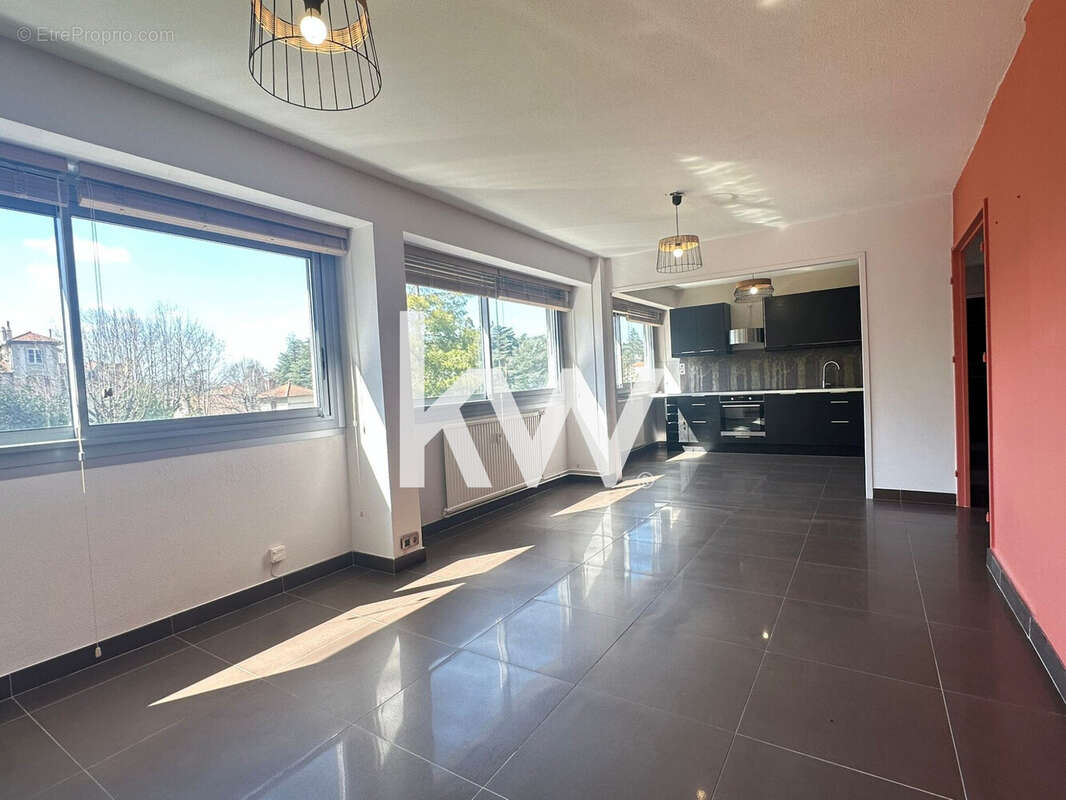 Appartement à SAINT-ETIENNE