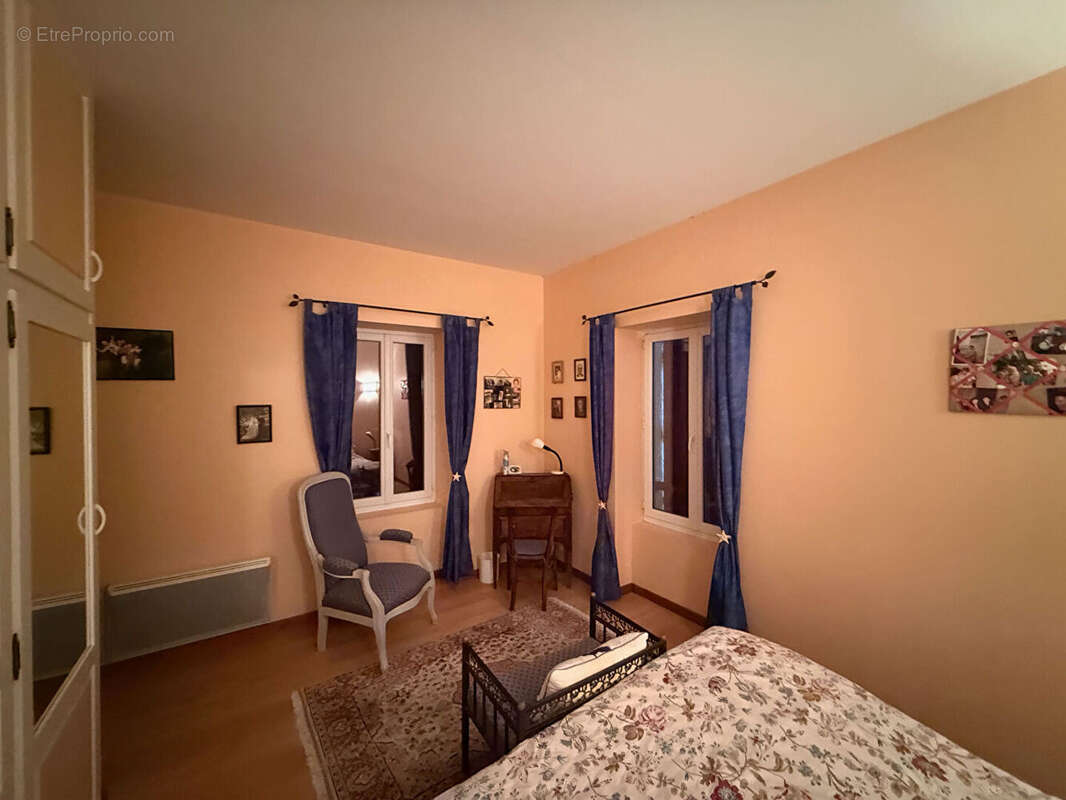 En pleine campagne, au calme, venez découvrir cette belle propriété de 250 m² habitables avec vue, sur un terrain de plus d'un h - photo 13