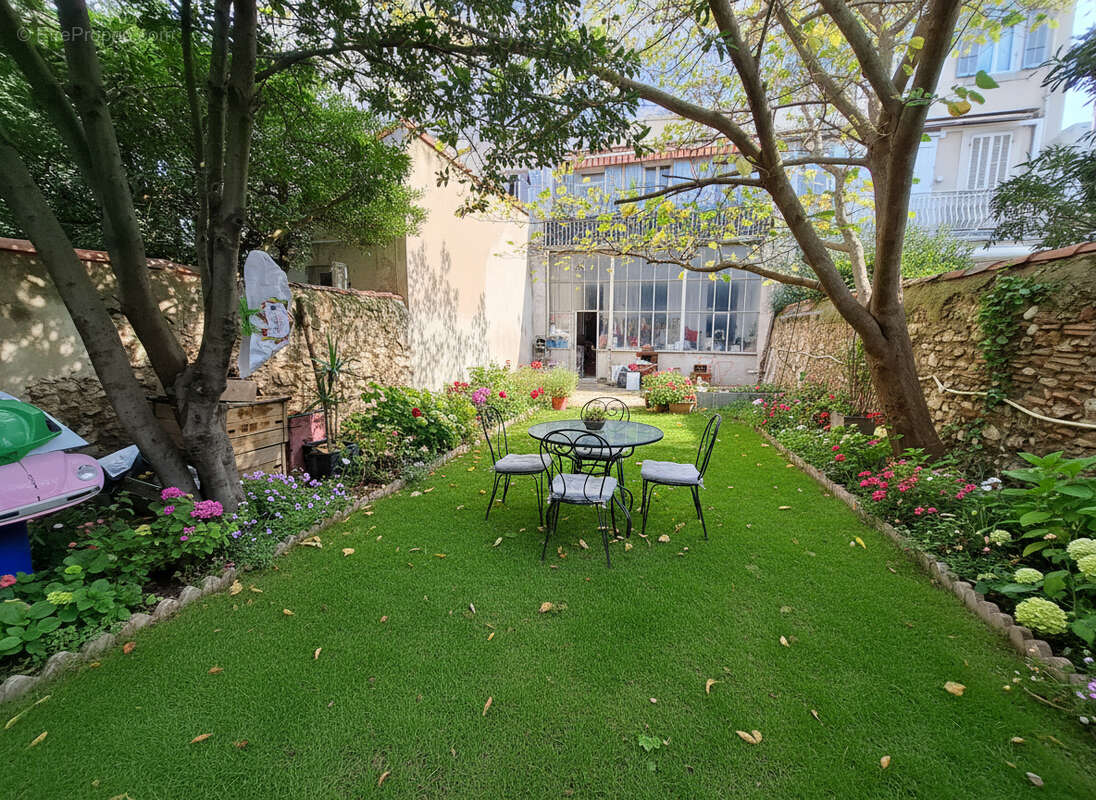 Appartement à MARSEILLE-4E