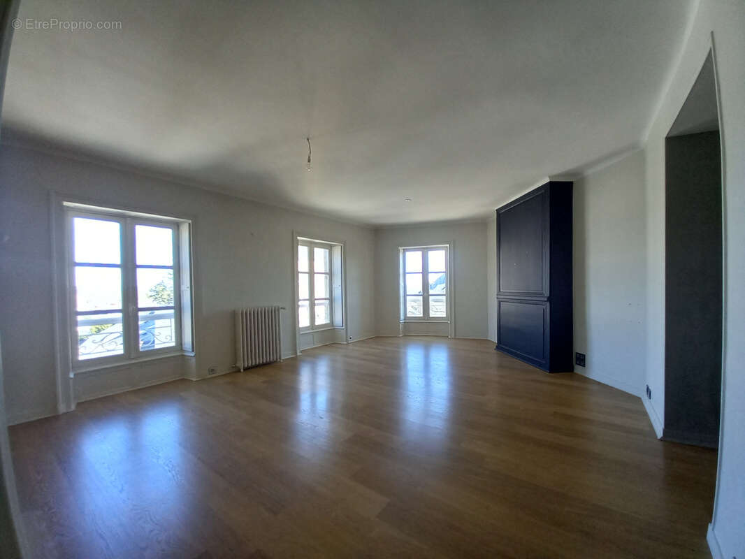 Appartement à FOUGERES