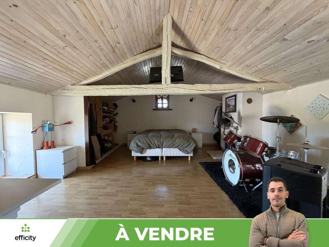 Maison 175 m² à Gizay  - photo 13