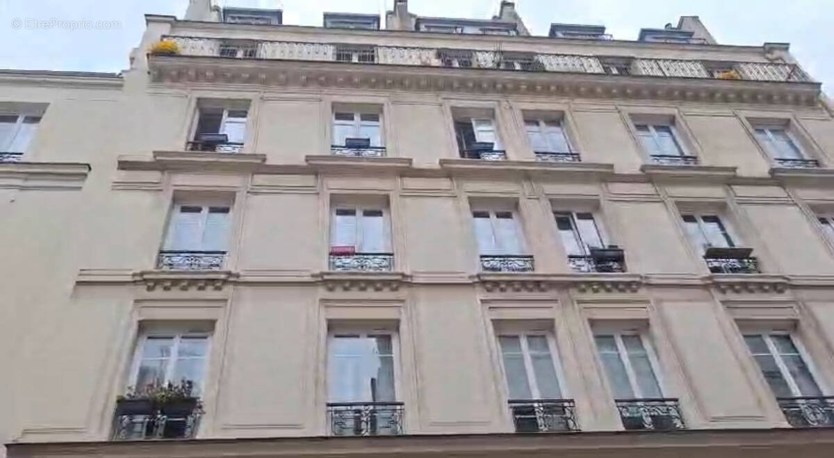 Appartement à PARIS-14E