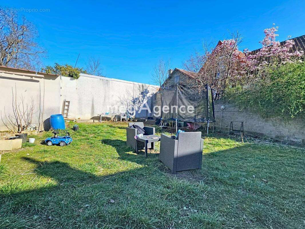 Maison à LES MUREAUX