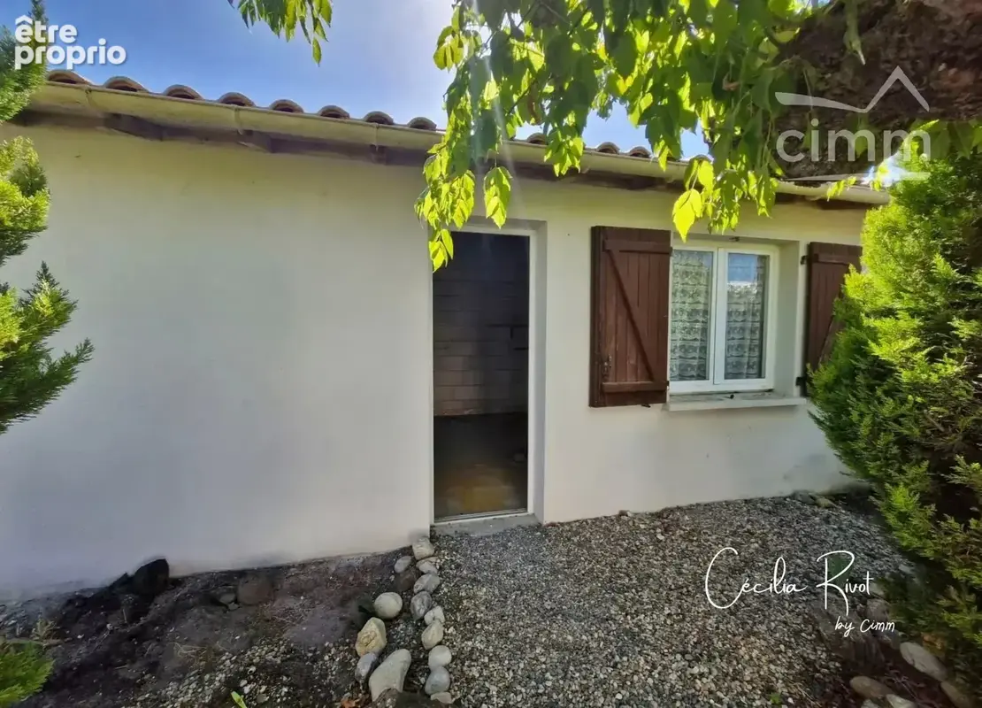 Montendre – Maison de plain-pied de 66 m² à rafraîchir entièrement, avec jardin et deux garages - photo 11