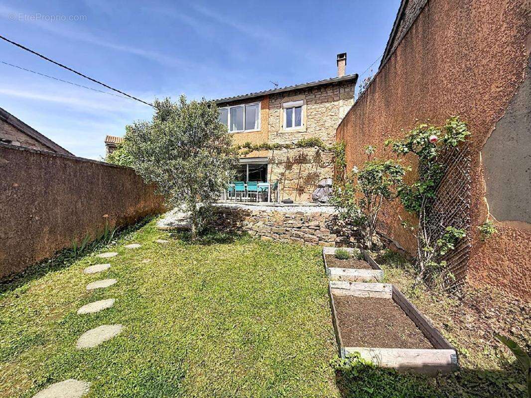 Maison 135 m² à La Roche-Vineuse  - photo 2