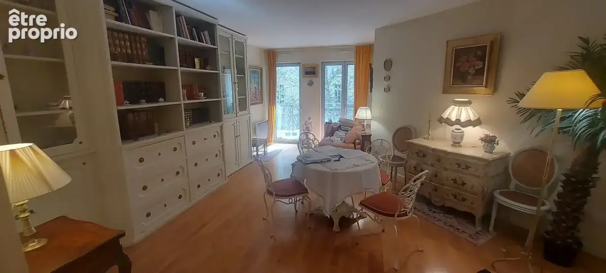 Appartement à PARIS-16E