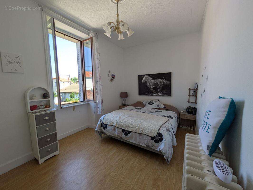 Appartement à LE COTEAU