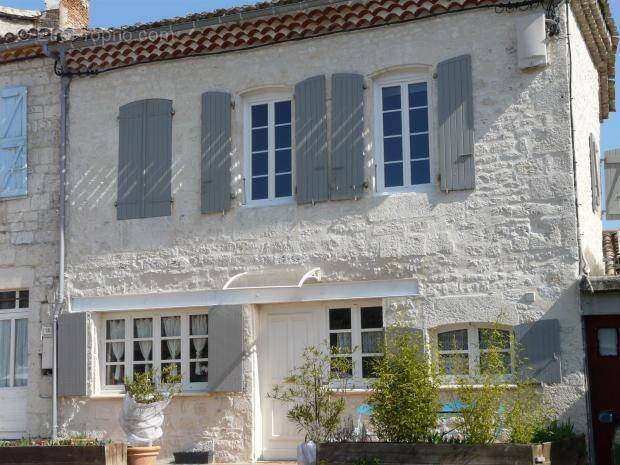 Maison à CASTELNAU-MONTRATIER