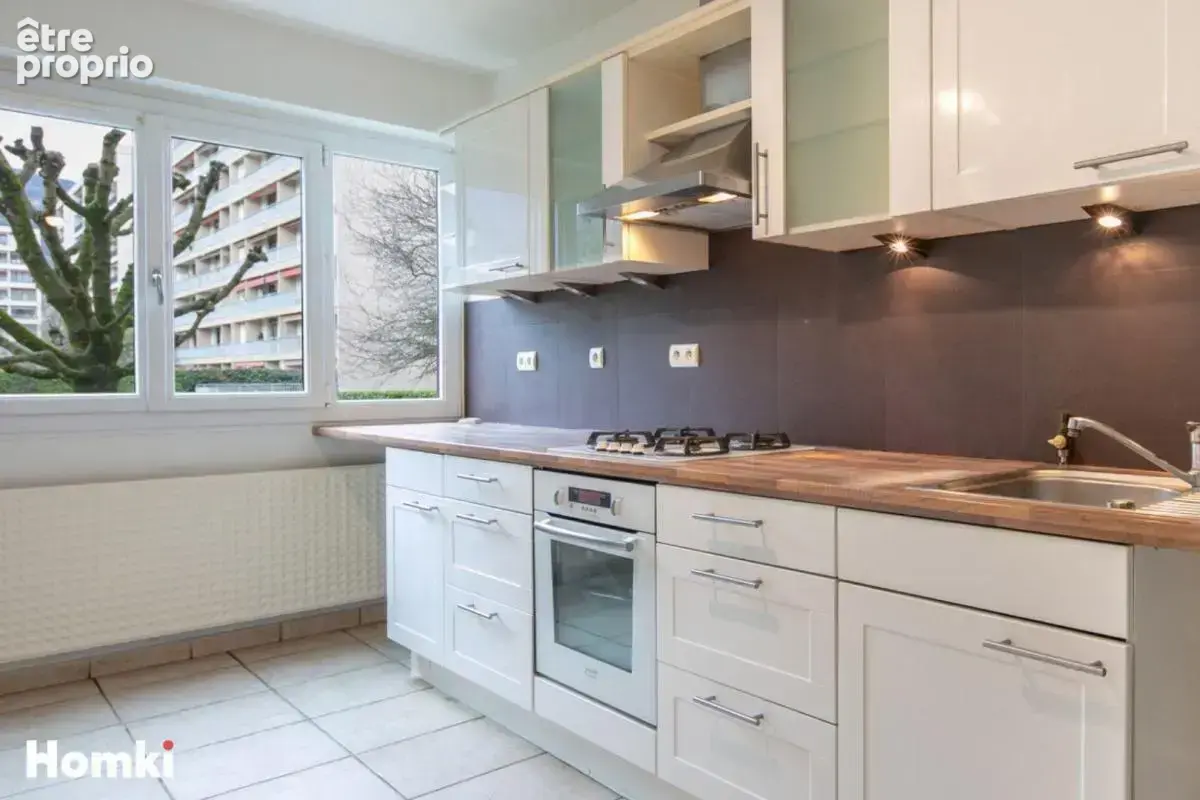 Appartement T3 de 86 m² à Grenoble sud - photo 3