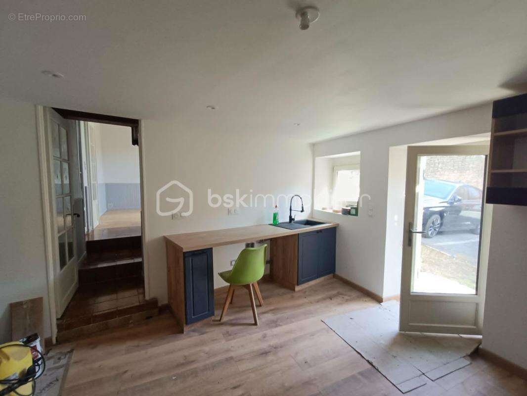 Maison de Ville de type 4 de 105 m2 entièrement Rénovée avec 2 Terrasses - photo 13