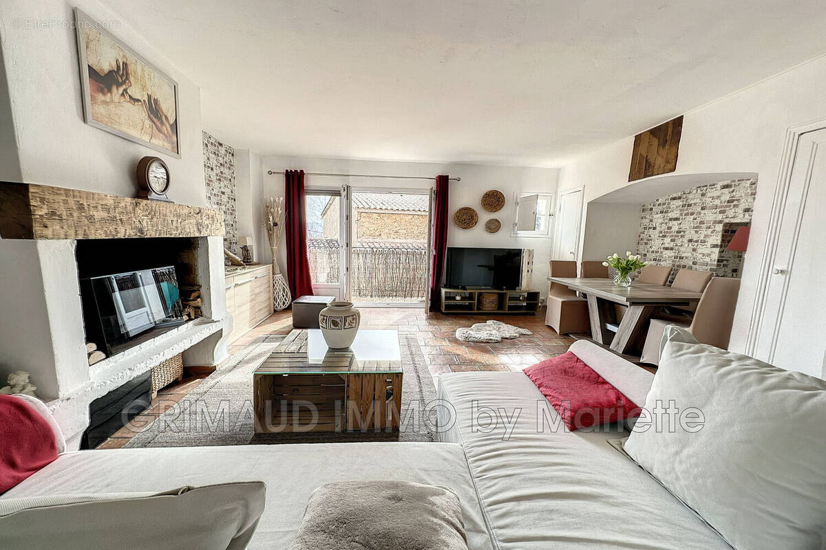 Appartement à GRIMAUD