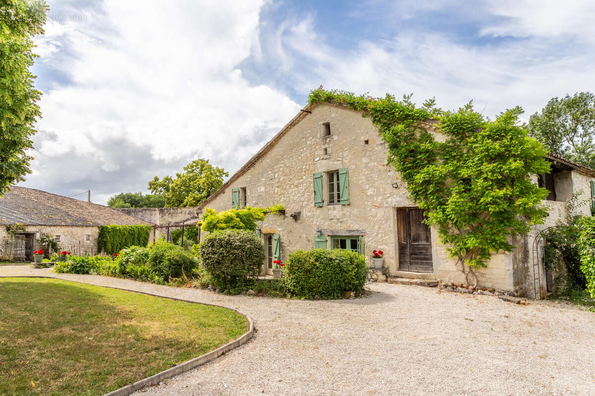 Maison à MONTAIGU-DE-QUERCY