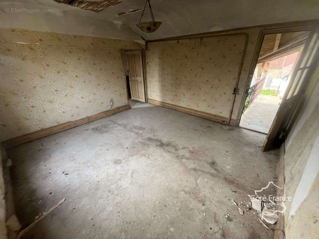 Maison à VIC-DE-CHASSENAY