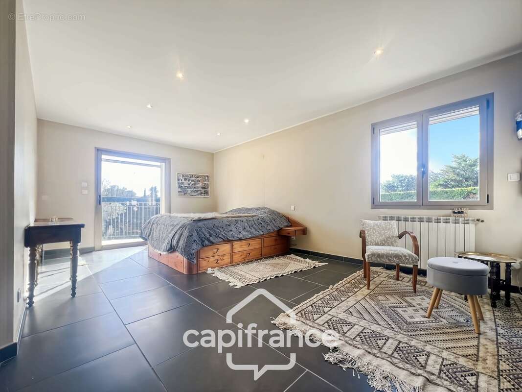 LES TAILLADES, maison individuelle de plain pied  de 210 m2, en campagne,  4 chambres, sur un terrain de 2900 m2 environ, piscin - photo 25