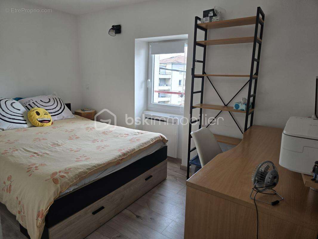 Immeuble en pierre avec ancien restaurant, appartement rénové et terrain de 2900 m² – Fort potentiel – Le Teil - photo 5