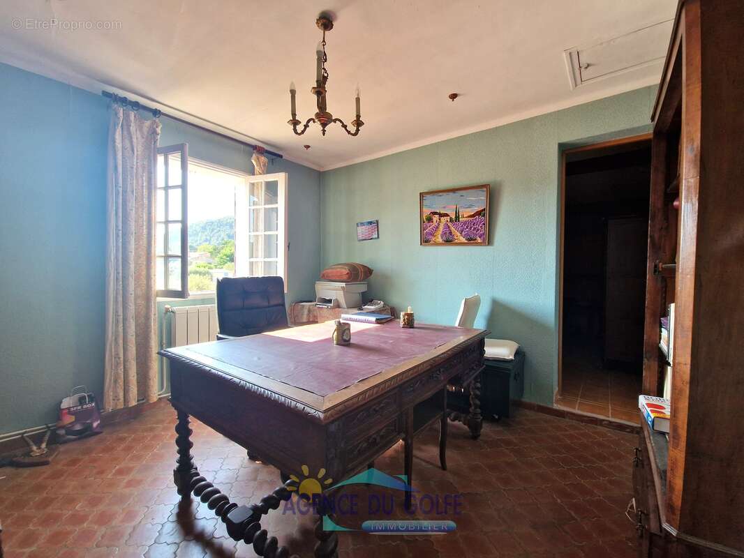 Maison à CUGES-LES-PINS