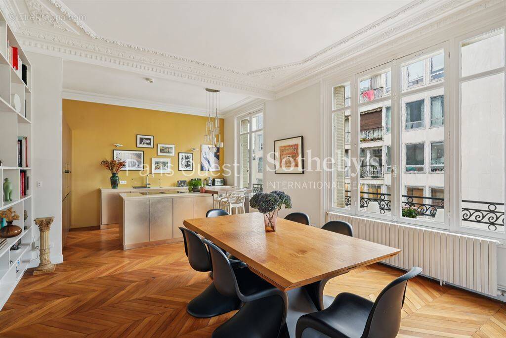 Appartement à PARIS-17E