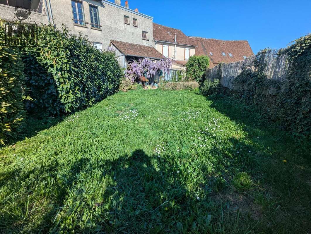 n°5 - Maison à LUBERSAC