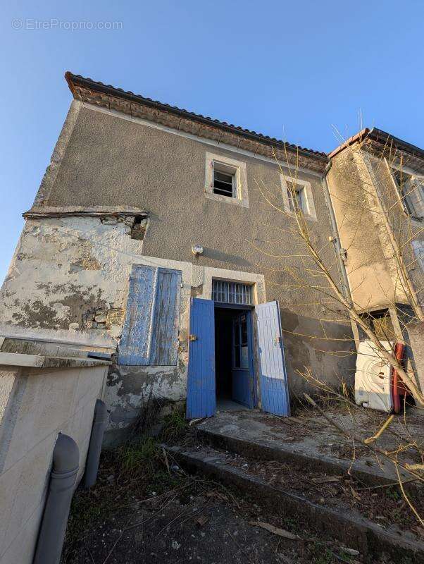 Maison 60m² à rénover sur 393m² FARGUES 99 000 € - photo 2