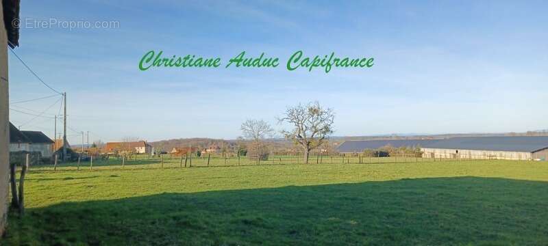 Entre Charolles, La Clayette et Paray le Monial, ancien corps de ferme en pierres, à rénover, sur parcelle de terrain de 900 m²  - photo 5