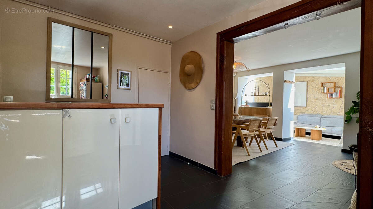 Maison à SAINT-NOM-LA-BRETECHE