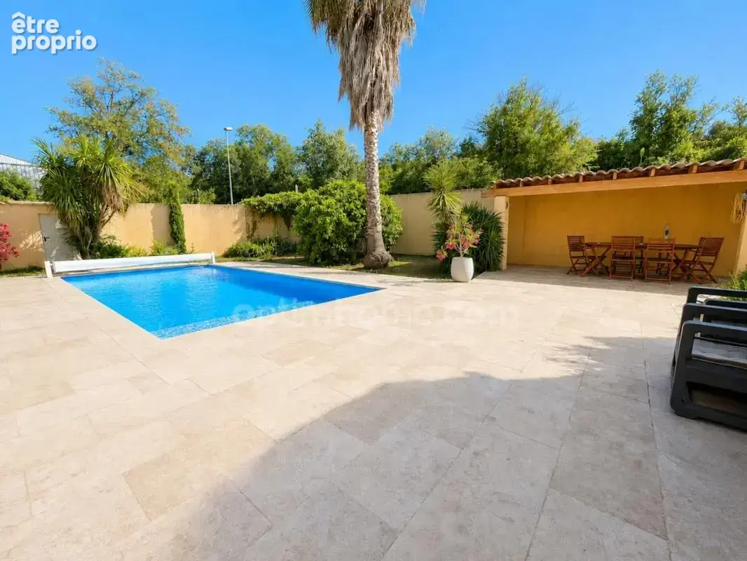 Maison de plain-pied 155 m² avec garage de 92m2, piscine et terrain arboré à MONTAGNAC (34) - photo 3