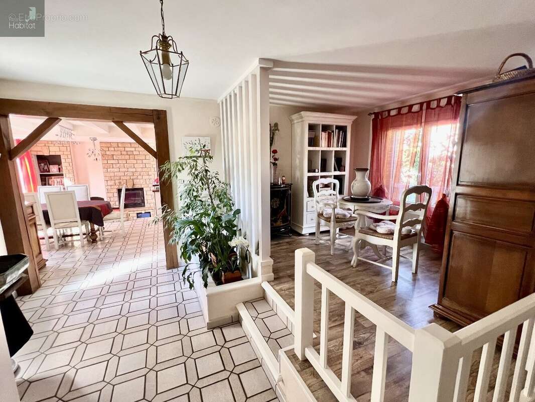 Maison à ONET-LE-CHATEAU