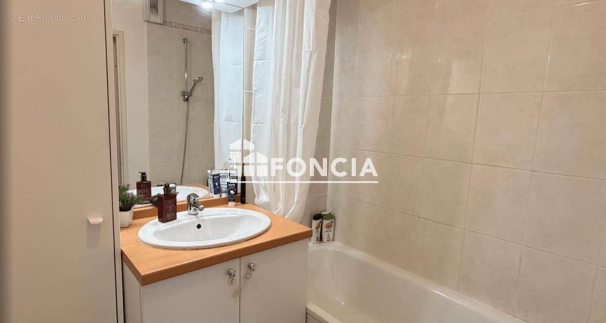 Appartement à AVRILLE