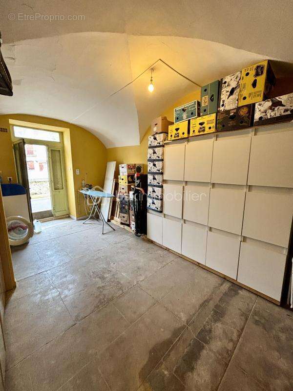 Maison de village de caractère – 210 m², fort potentiel, garage et dépendances - photo 14