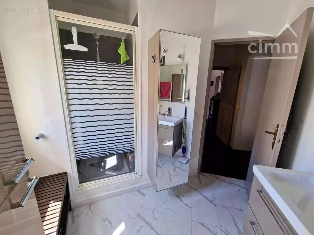 Maison à SAINTE-CECILE-LES-VIGNES