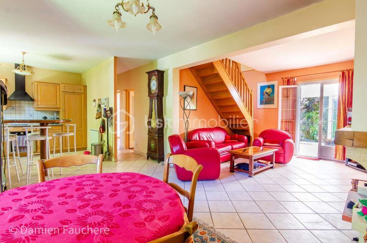 Maison à VAUX-LE-PENIL