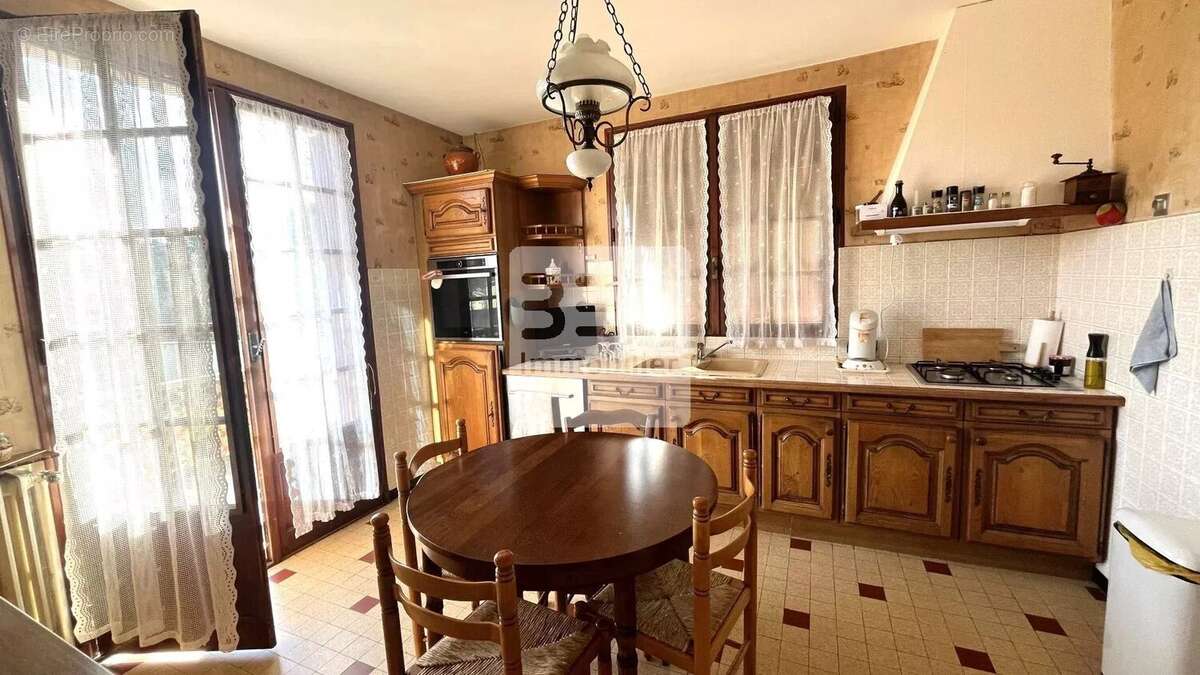 Maison à LAUDUN-L'ARDOISE