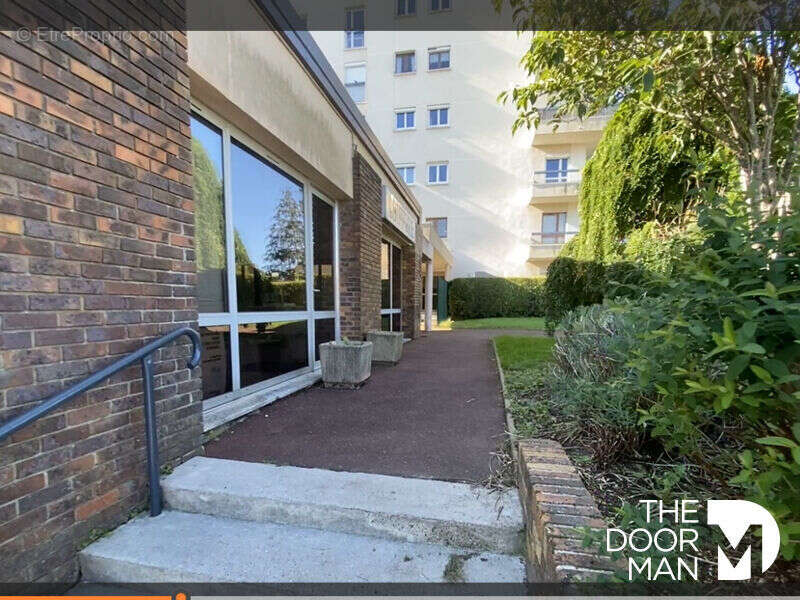 Commerce à MAUREPAS