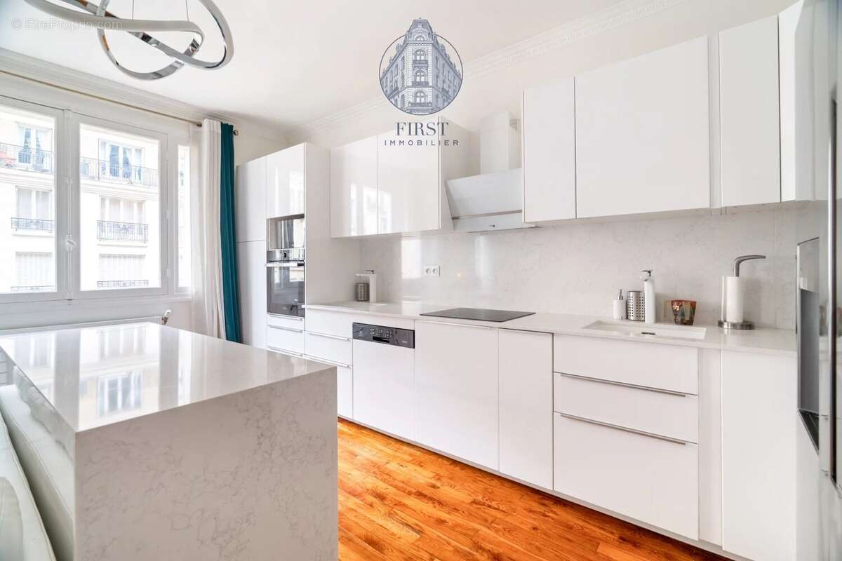 Appartement à PARIS-17E