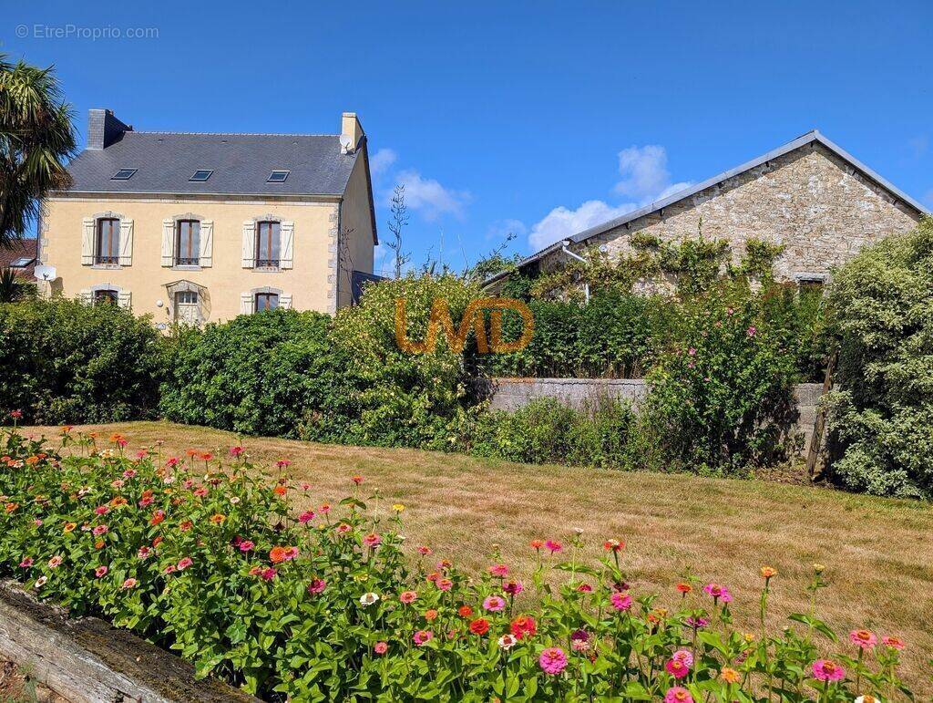 Maison à SAINT-COULITZ