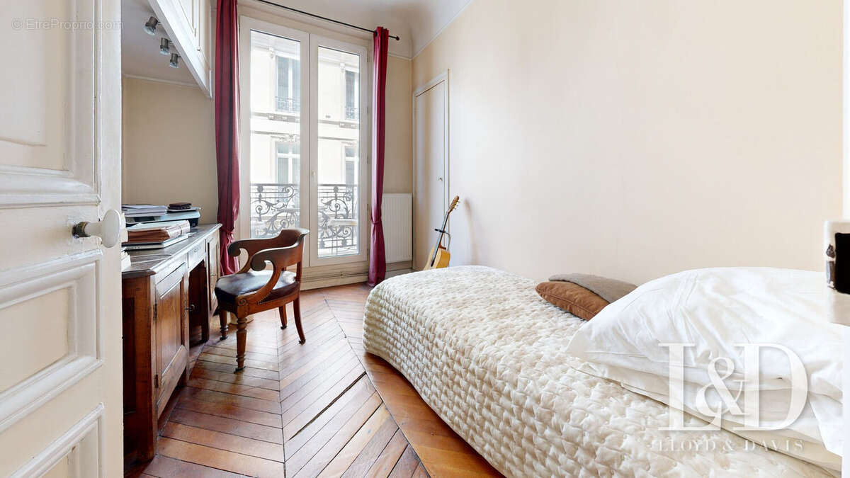 Appartement à PARIS-1E