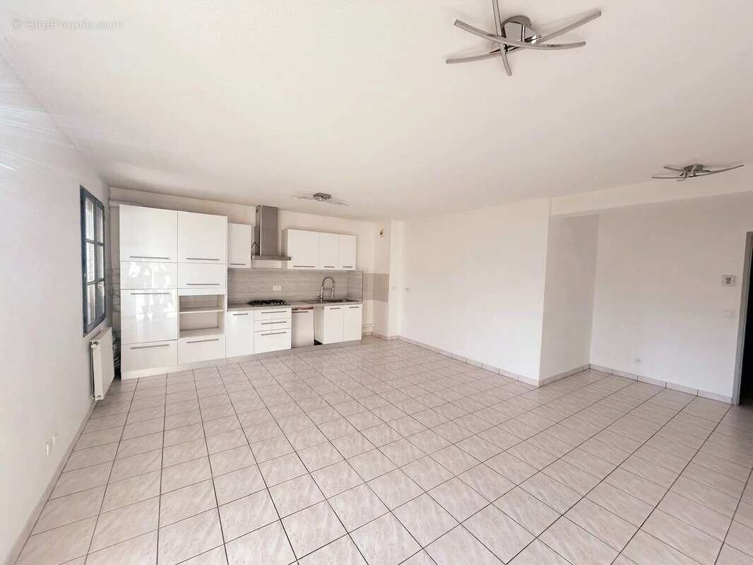 Appartement à ANSE