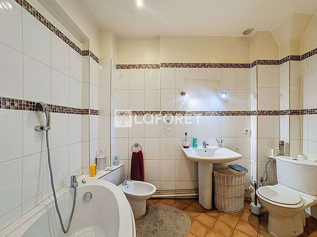 Appartement à PARIS-8E