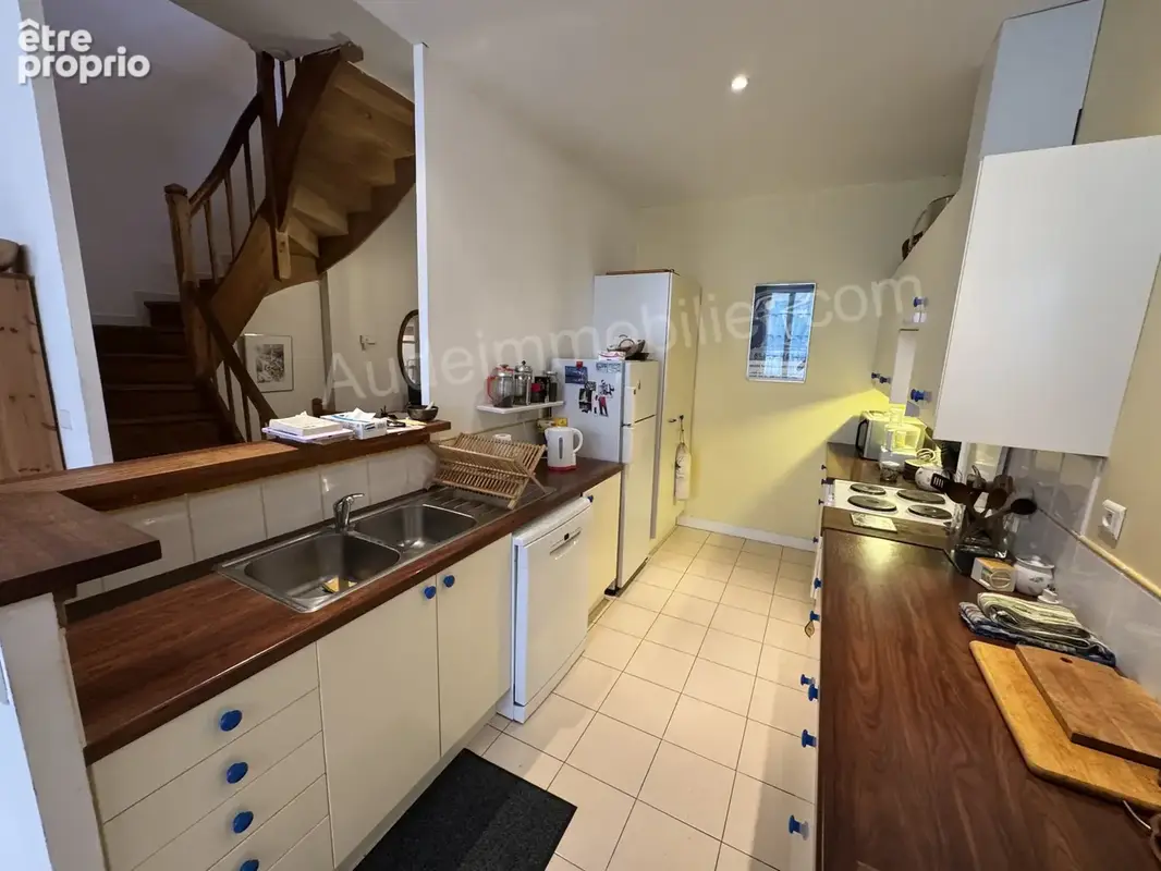 Grande maison de ville avec garage et dépendance - photo 6
